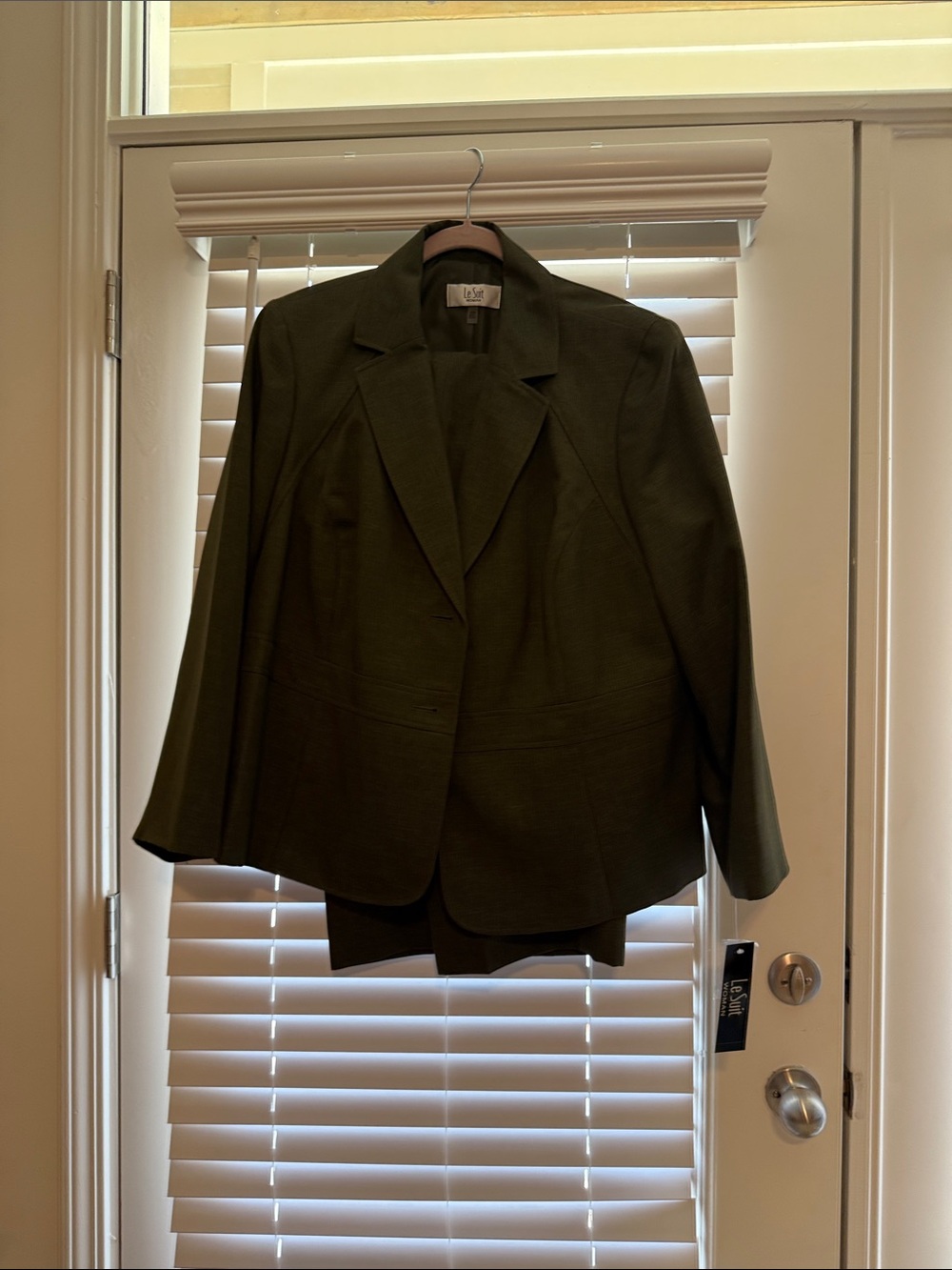 Le Suit Olive Green Tailored Women's suit. NWT 20W
